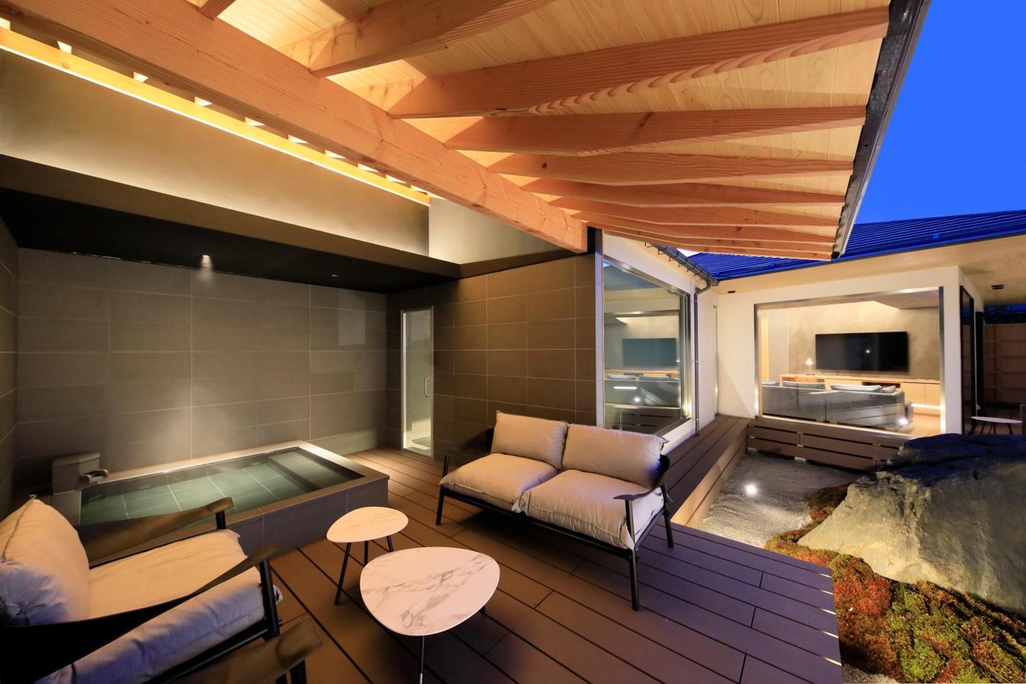 Fuji Onsenji Yumedono Hotel Fujikawaguchiko Exterior photo A private onsen at the hotel